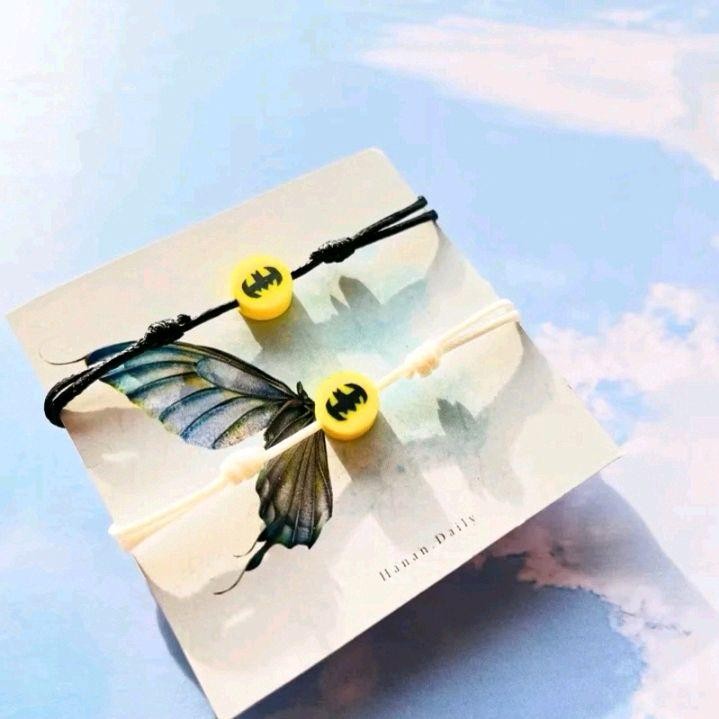 Gelang Couple Batman – Bukti Cinta Anti Mainstream   Cinta kalian nggak biasa? Gelang ini juga nggak