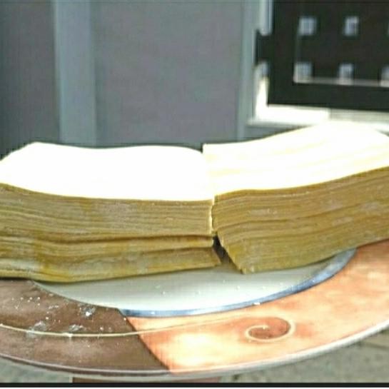 

KULIT PANGSIT WARNA KUNING HALAL KOTAK KG 10CM 140 LMBR HALAL - KUNINGKOTAK1KG