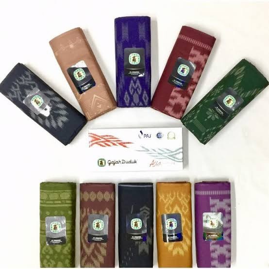 sarung gajah duduk asia Kembang - Hitam