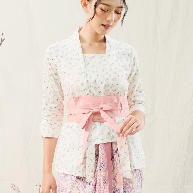 

Kebaya Kutubaru Clarris Lengan 7/8 Meradelima Katun Mawar Pink - XL