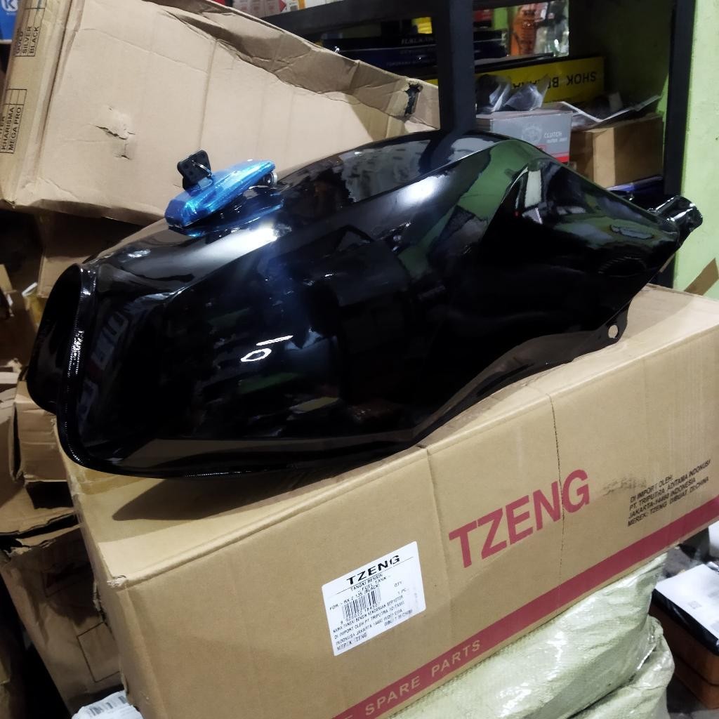 TANGKI BENSIN RXZ RZR CATALYZER/TENGKI RXZ RZR CATALYZER FUEL TANK RXZ HITAM COPY ORIGINAL TZENG