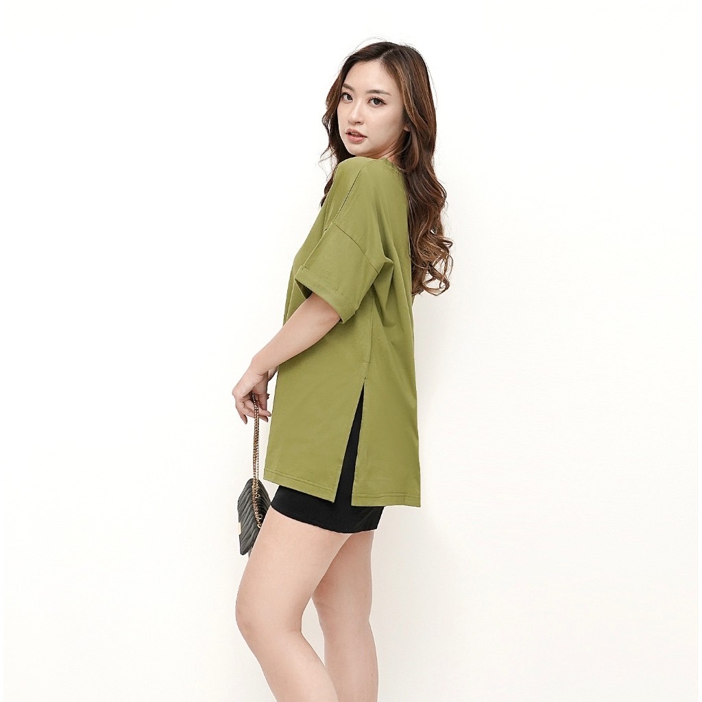 MIRAVLOSHOP  Kaos Slit Wanita Oversize Belahan Samping Panjang - Turbine Oversize T-shirt with Side 