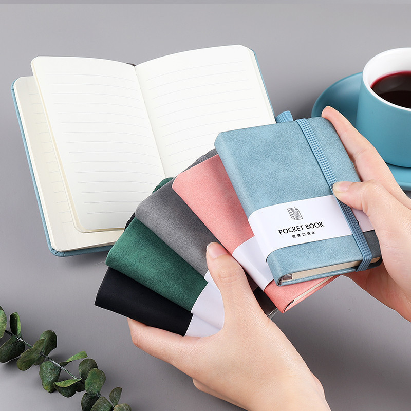 

A7 Mini Ruled Notebook 100Sheets Home School Office Meeting Notepad Notebook Memo Random Color Portable Notebook with Pen Holder