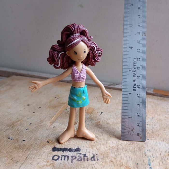 EO99 figure kartun groovy girls