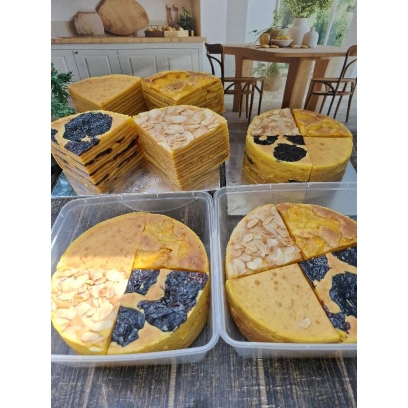 

Kue lapis empat sultan legit premium full kuning telur (tanpa terigu) ukuran 1 loyang diameter 16 cm Makanan