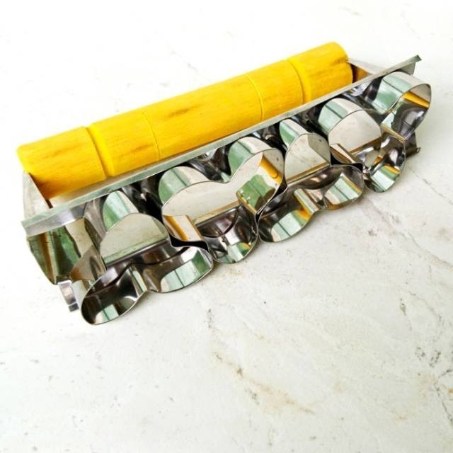 Cetakan gagang kayu cetakan kue kering cookie cutter model semanggi