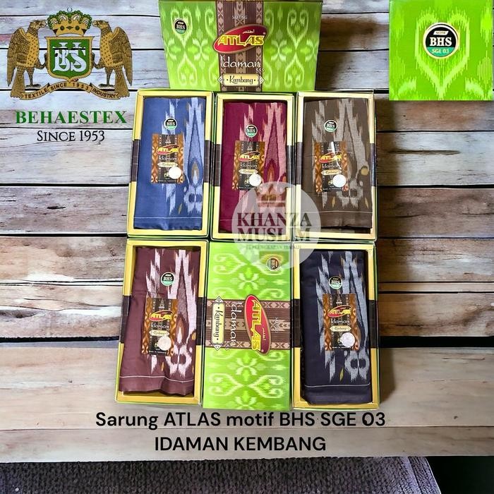 SARUNG ATLAS IDAMAN KEMBANG MOTIF BHS Hitam Lembut - Biru, Dewasa