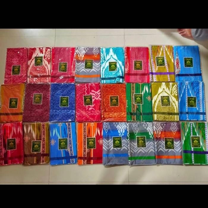 Sarung Zoya Samarinda isi 10pcs Dewasa Motif Santri Muslim Katun Batik Pekalongan Wanita Putih - -, 