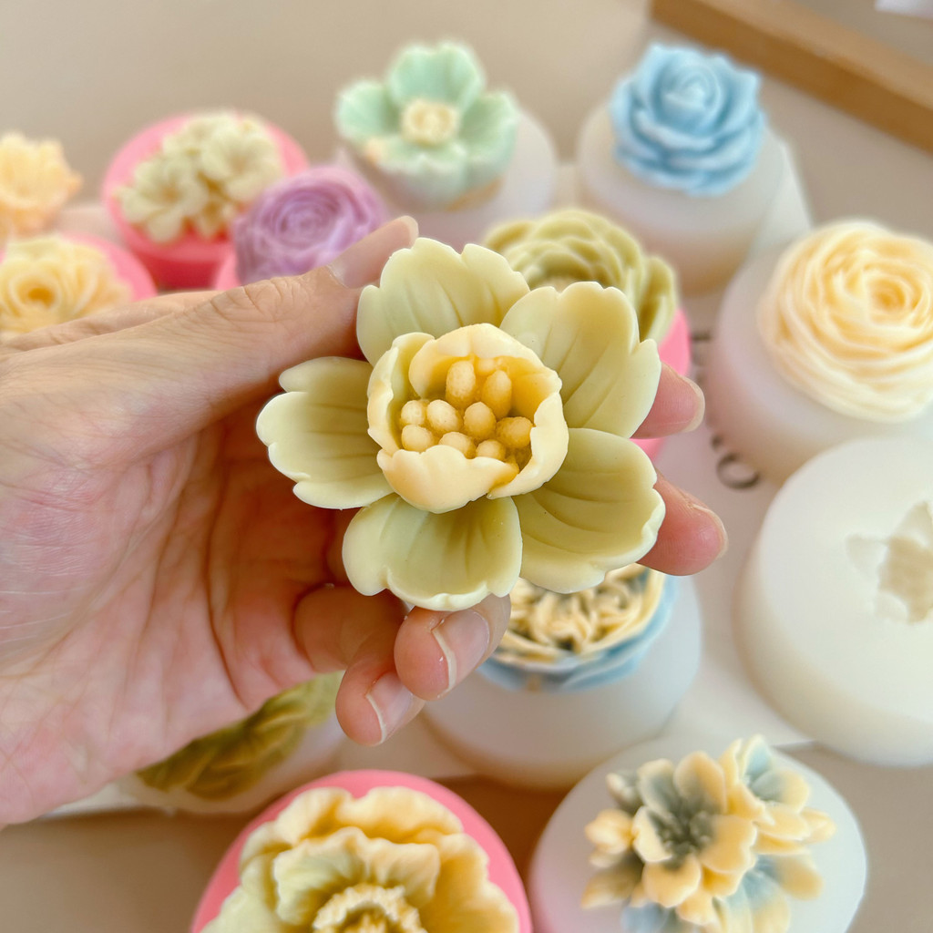 

3D Cherry Blossom Candle Mold Cute Flower Series Candle Silicone Mold DIY Aromatherapy Candle Gypsum Resin Crafts Home Decoratio