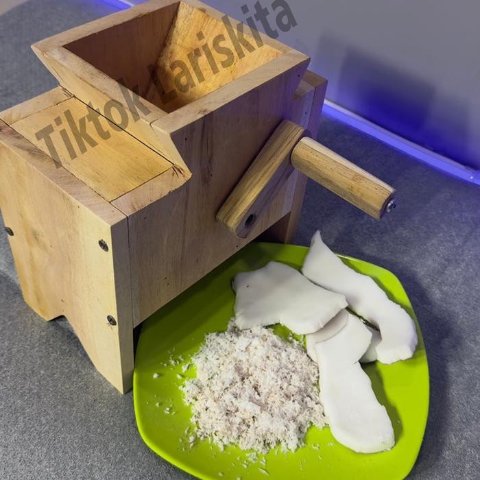 ORIGINAL PRODUK Alat parut / parutan kelapa manual / parutan serbaguna / alat parut kelapa - SUPER M