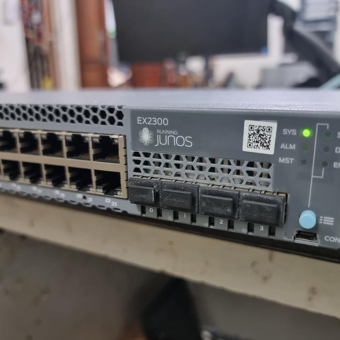 Juniper EX2300-24T 24 Port Gabit + 4 SFP+ 10G Switch Managae