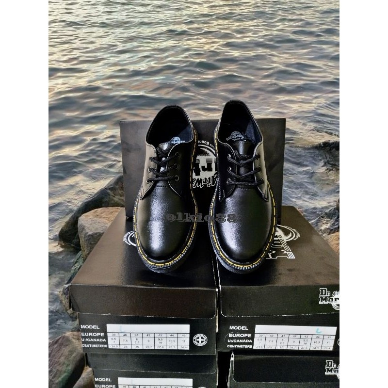 SEPATU DR. MARTENS 3HOLE SOLE HITAM. SEPATU PENDEK PRIA DOKMAR KLASIK. SEPATU FORMAL DOCKMART