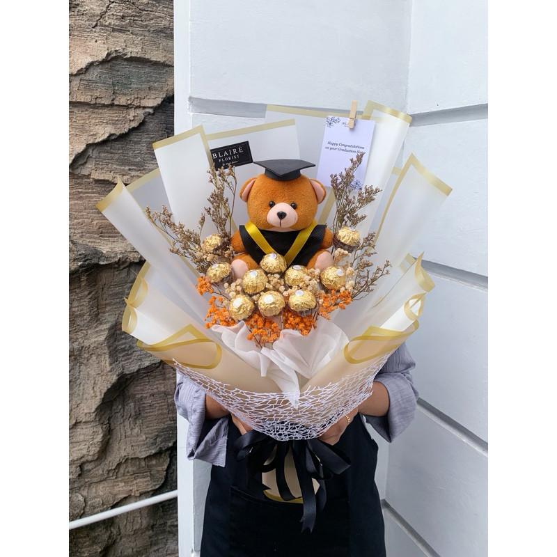 

BUKET WISUDA FERRERO ROCHER | BUKET BUNGA WISUDA COKLAT FERRERO | BUKET WISUDA PREMIUM FREE BABYBREATH