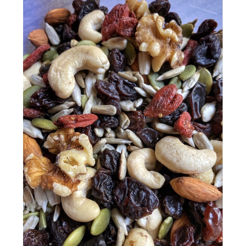 

TRAIL MIX NUTS SEEDS (Goji Berry, Almond, Mete, Kismis) 500 gr