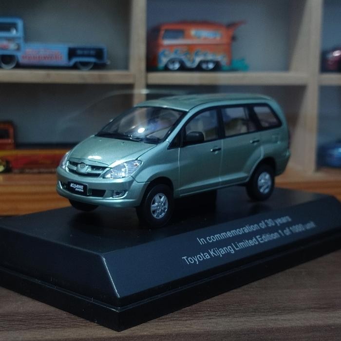Diecast Toyota Innova Old Special 30th Toyota Limited Edition 1:43 Miniatur