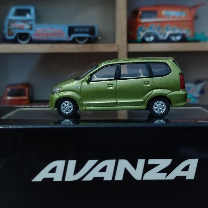 Diecast Toyota avanza old  gen 1 skala 1:64 green Miniatur