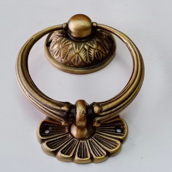 KETUKAN PINTU KUNINGAN