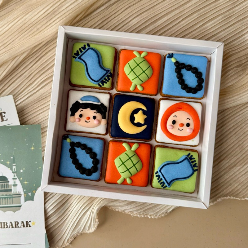 

Lebaran Marhaban Box Cookies ( EID / Kukis Idul Fitri Collection) - (isi 9 pcs) Sugar Cookies / Decorated Cookies / Kukis Hias