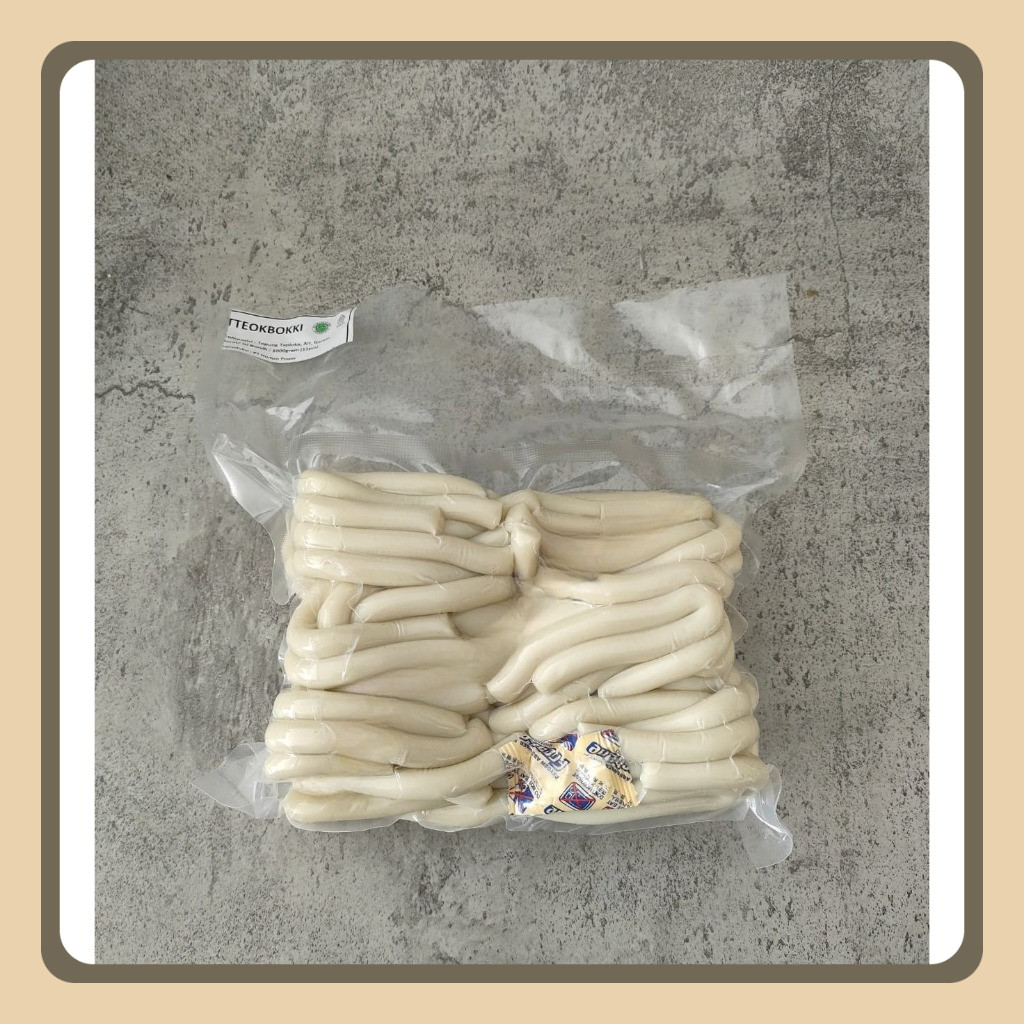 

Tteok Noodle 1kg / Topokki Bentuk Mie Korea / Kue Beras Korea
