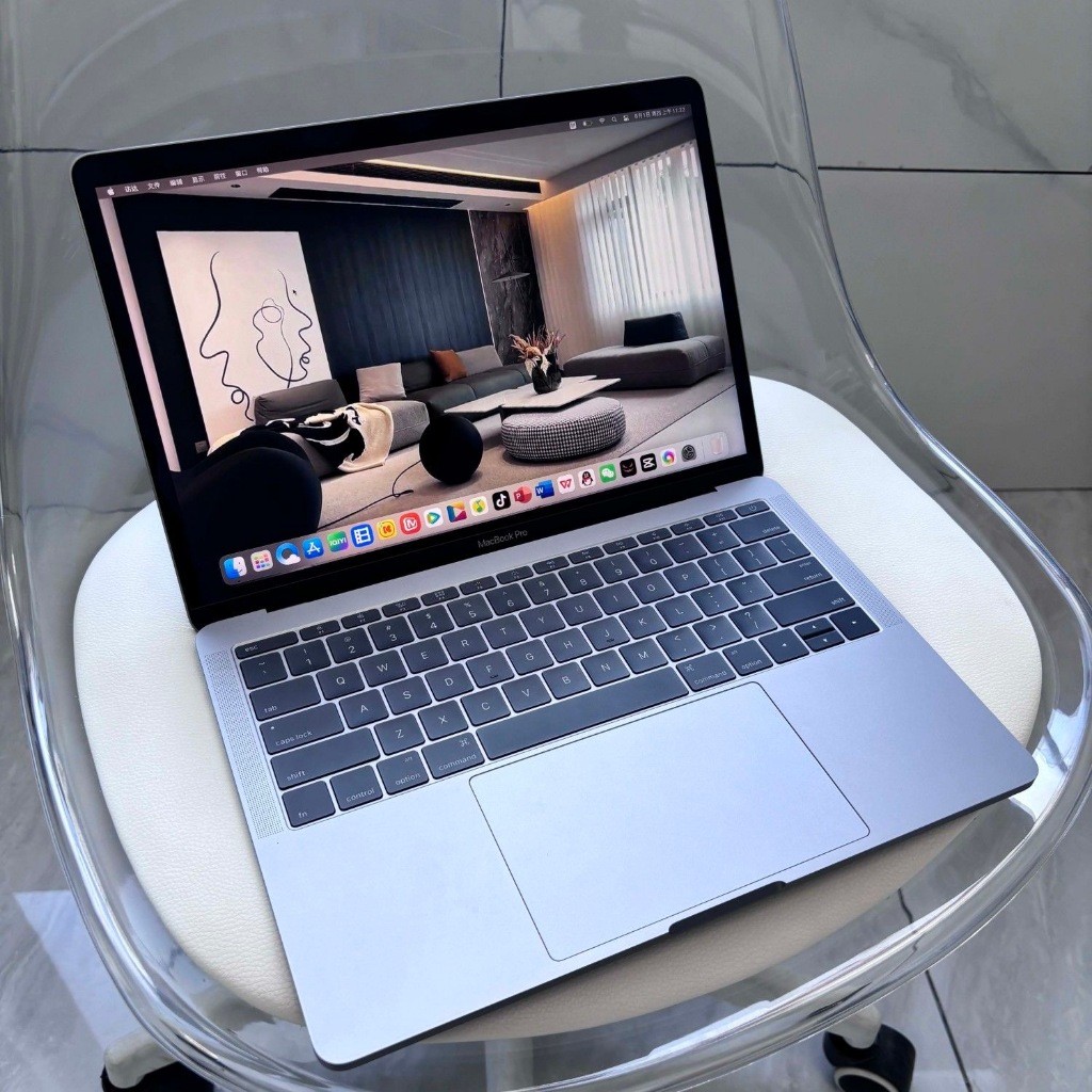 Laptop Apple MacBook Pro Retina A2251 13,3 inci 2020 dengan Core i5/i7 - RAM 32GB/SSD 1TB - Kondisi 