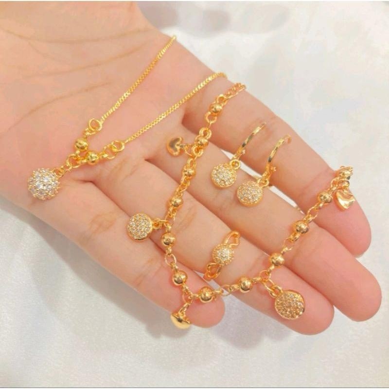 Aksesoris Wanita Satu Set Perhiasan Emas Perhiasan Titanium Aksesoris Fashion Lapis Emas