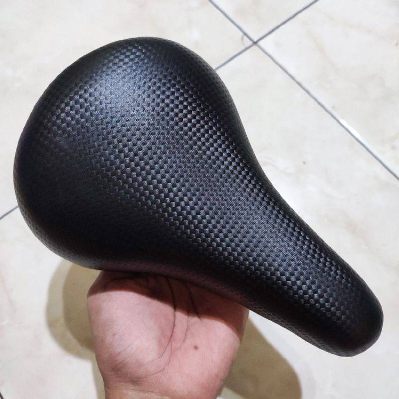 Sadel Bmx Motif Carbon Jok Sepeda Anak Bmx / Mtb 12 16 18 20 Inch Warna Hitam Empuk