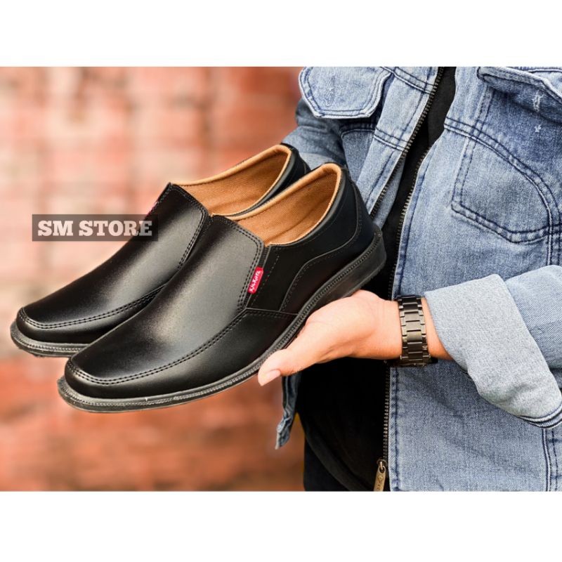 [PREMIUM ORIGINAL] Sepatu Pantofel Pria Kickers Pantofel Kantor Hitam Kulit Terbaru