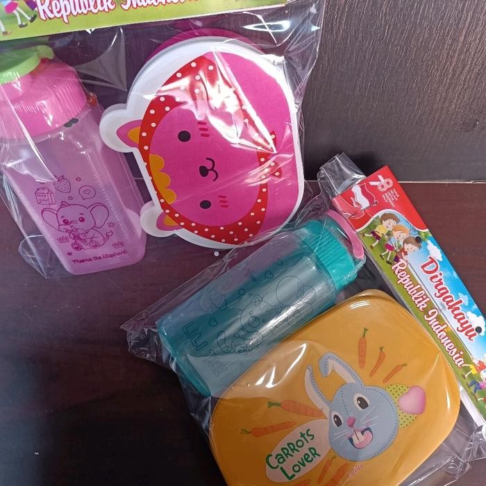 

1 set tempat makan dan minum karakter animal - Karakter cewek, hangtag ultah