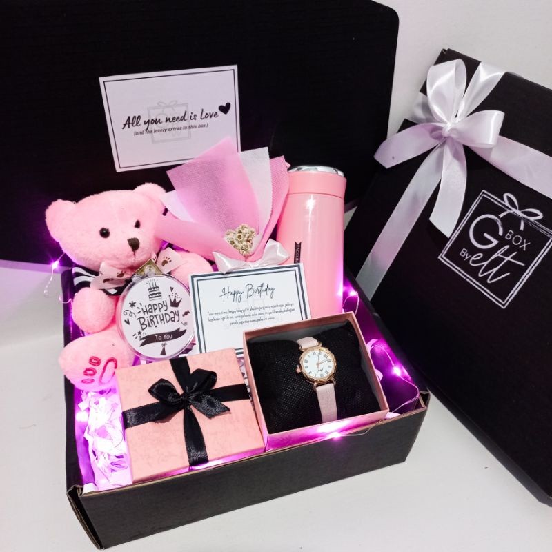 

HAMPERS CEWEK PREMIMUM GIFT BOX ULANG TAHUN HAPPY BIRTHDAY WISUDA