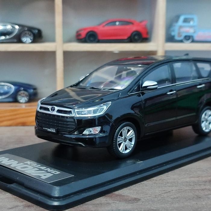 Diecast innova reborn skala 1:32 Dealer box Toyota Miniatur
