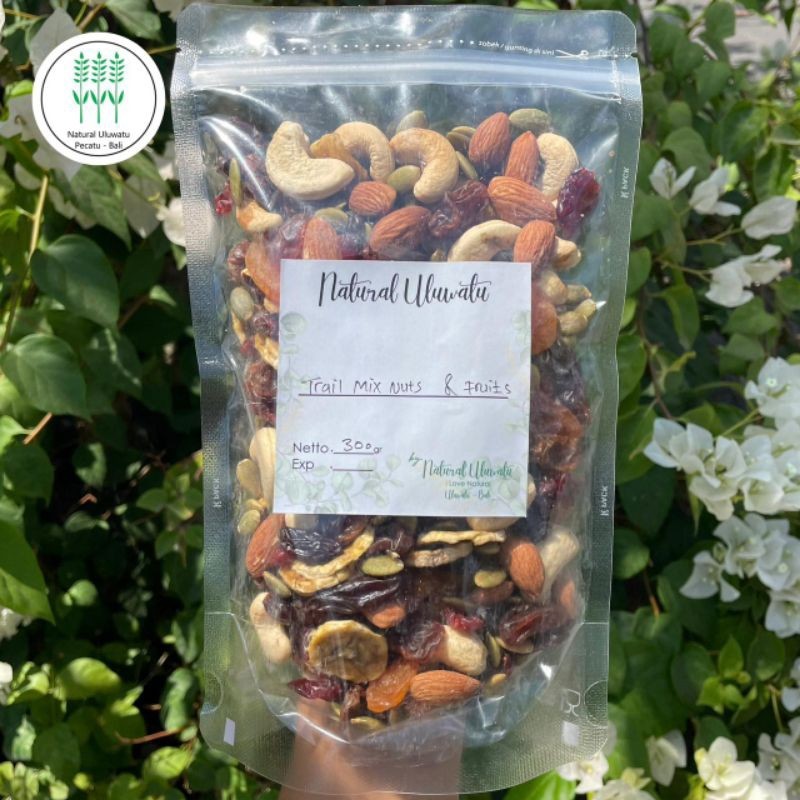 

Trail mix nuts & fruits 300gram