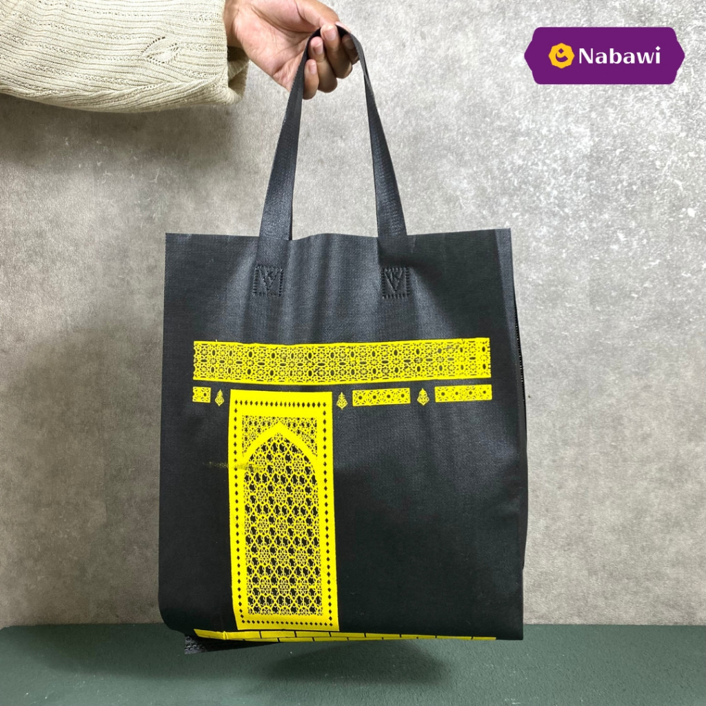 

Tas Spunbond Hitam Gambar Ka'bah Kakbah Goodie Bag Souvenir Tas Jinjing Kemasan Oleh Oleh Haji Umroh Nabawi Gresik