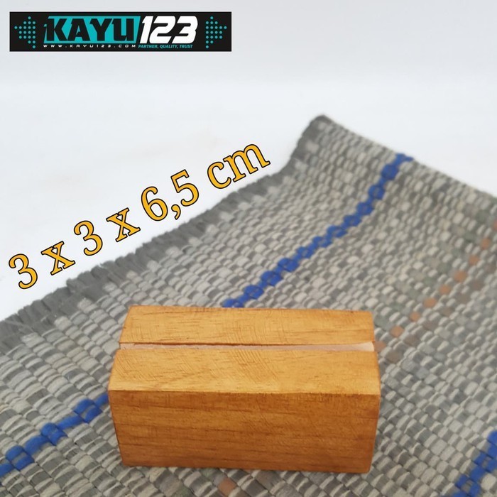 

Wooden Card Holder Papan Nama Ukuran 3x3x6,5 cm (WCH-02)