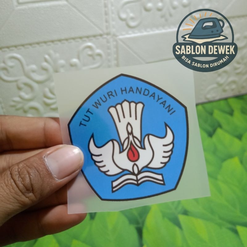 

Sablon Setrika DTF Logo Tut Wuri Handayani 6.5x6.5 Cm