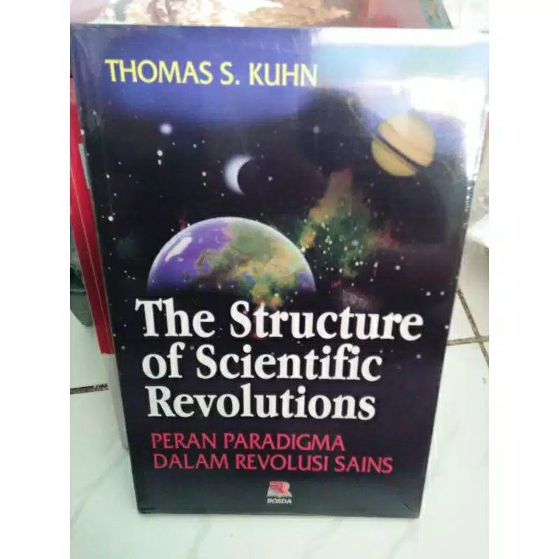 THE STRUCTURE OF SCIEBTIFIC REVOLUTIONS : PERAN PARADIGMA DALAM REVOLUSI SAINS