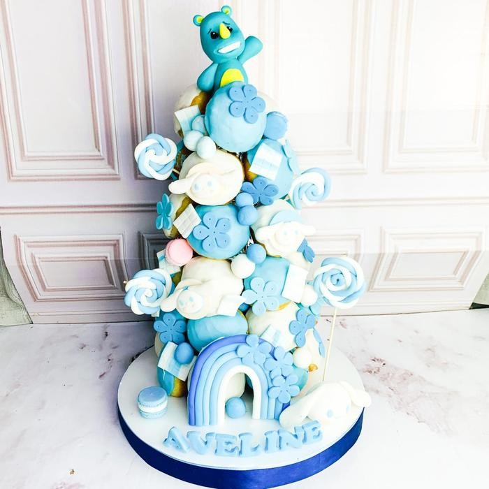 

Donat/Donat Ulang tahun/Donat Tower Tema Cinnamoroll and Rhinoceros/Kue Birthday Catering Malang DMT