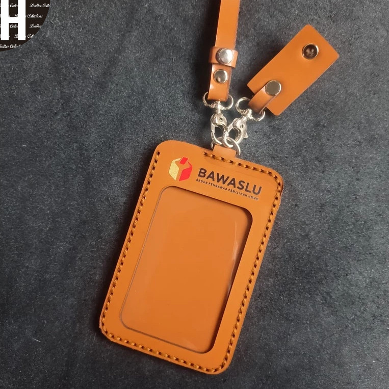 

ID CARD HOLDER 3 LAPIS BAHAN KULIT 2 SLOT KARTU NAME TAG KULIT LOGO WARNA