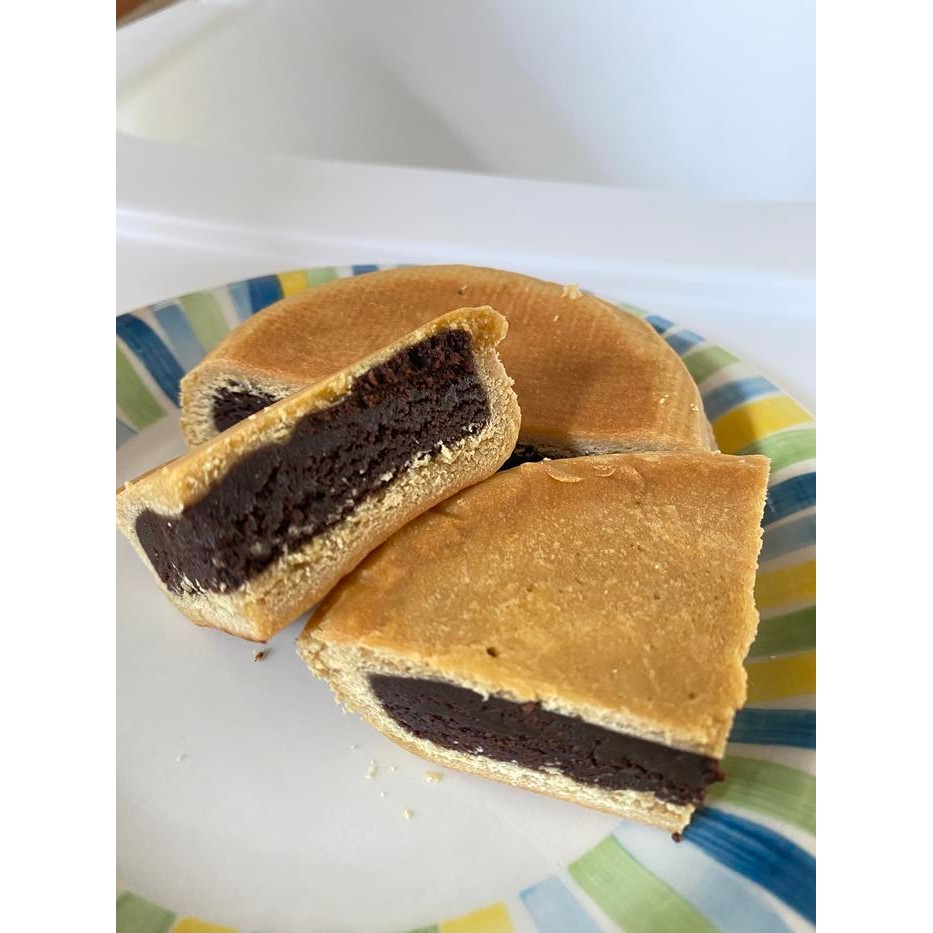 

Tong Tjiu Pia Khas Temanggung/Kue Bulan Cap Macan rasa Coklat - Coklat Special, tanpa vaccum [terlaris]