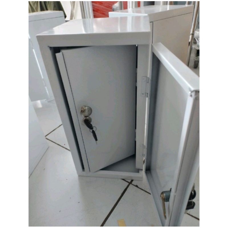 Lemari Narkotika 2 pintu kecil besi