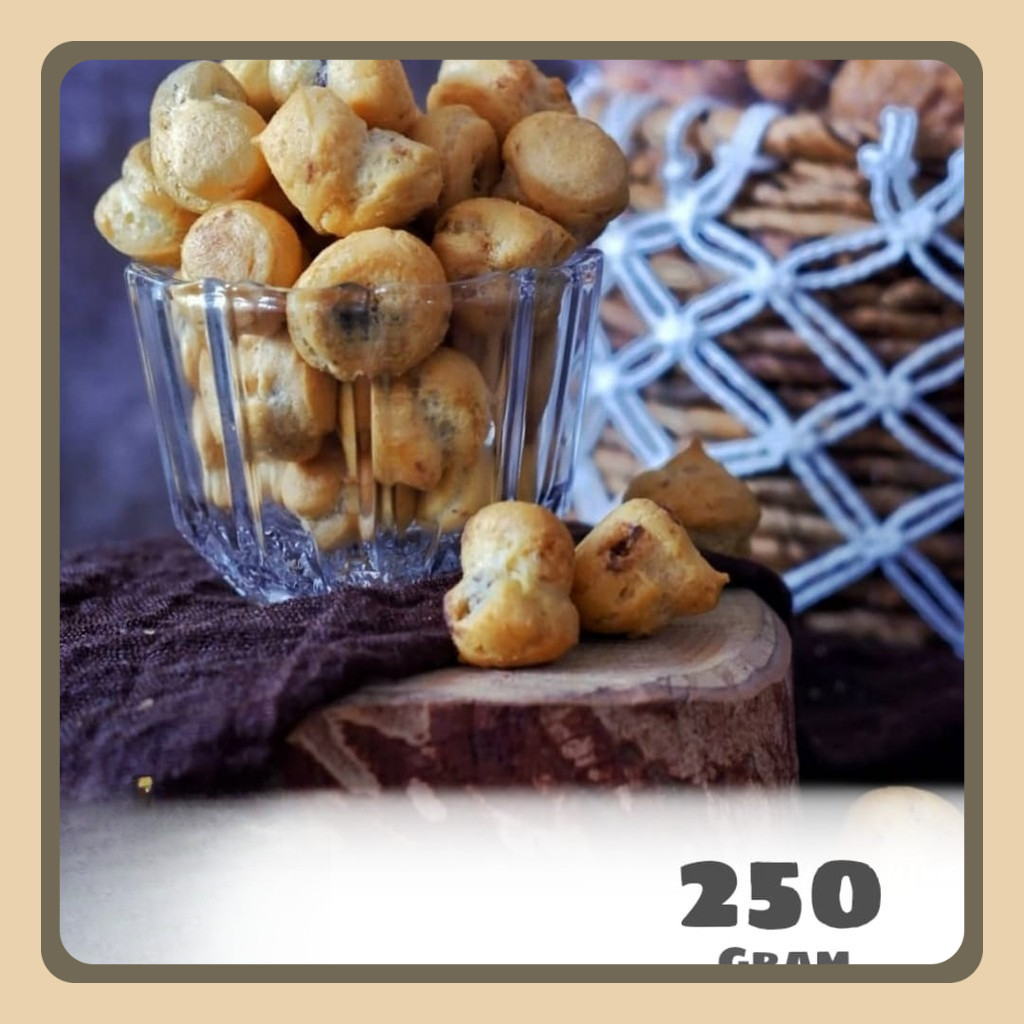 

Cemilan Soes Coklat Lumer 250 Gram Isi Penuh Renyah