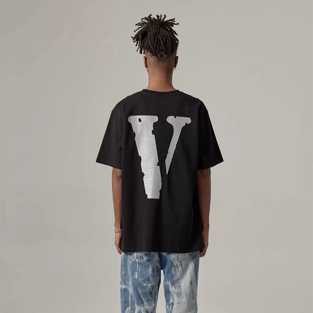 VLONE Kaos Pendek Lebar Oversize Logo V Cetak Couple Wanita Pria Katun Combed 24S - Abu-hitam