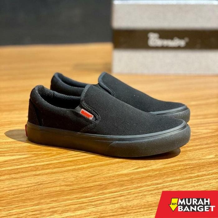 Sepatu WARRIOR ARTHUR Sneakers Slip On Kanvas Klasik Pria Wanita - Hitam Hitam, 38