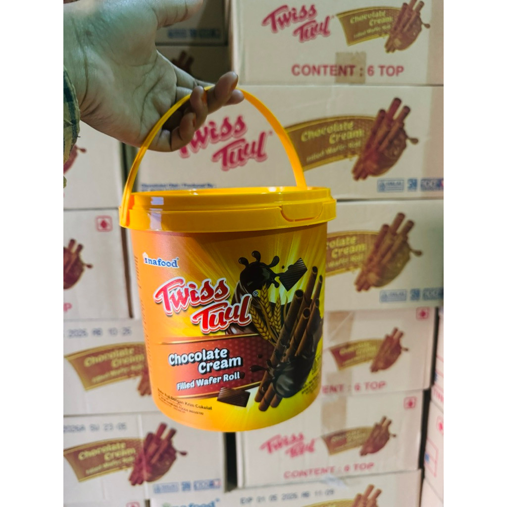 

TERLARIS Wafer Roll Astor Double Coklat 400gr 1 Dus isi 6