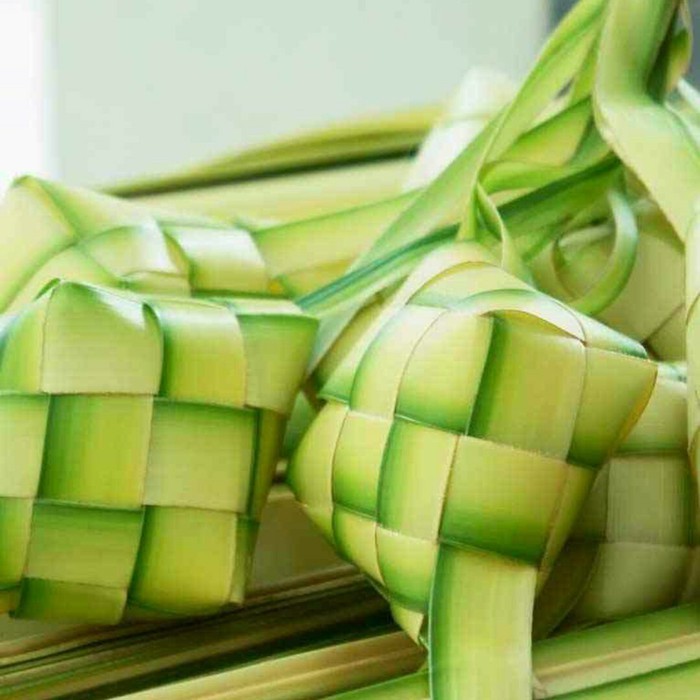 

OHI DAUN KELAPA MUDA UNTUK CANGKANG KETUPAT LEBARAN ⠀⠀⠀⠀⠀⠀ KC