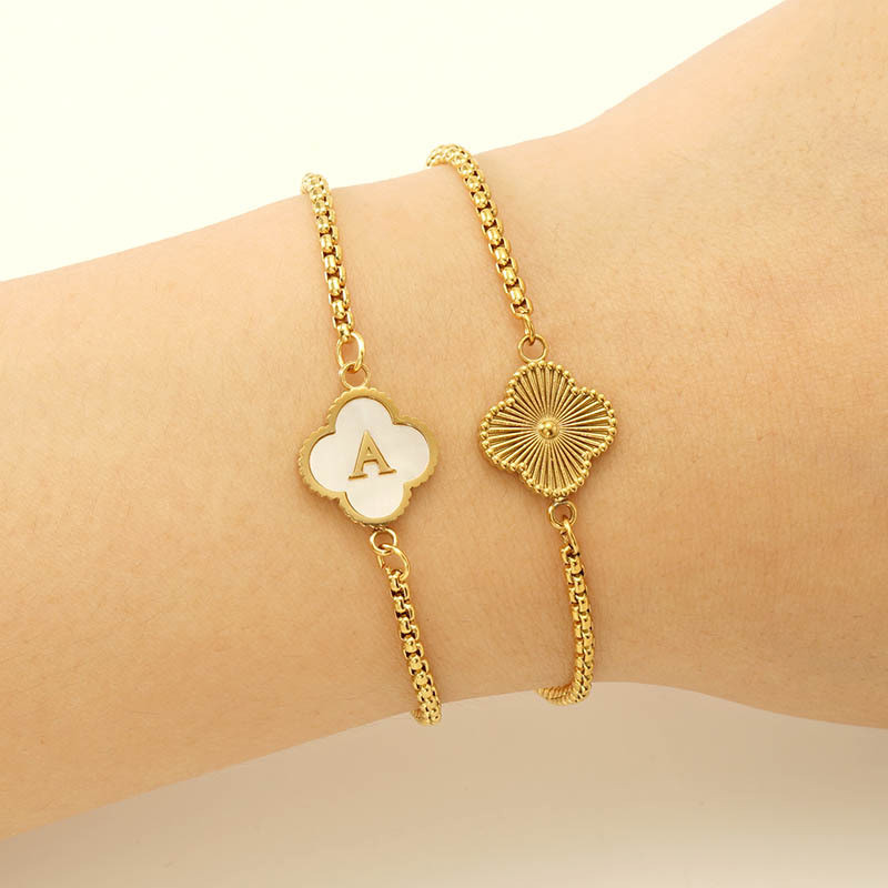 Queenaie Clover Gelang Titanium Anti Karat Unisex Serut Huruf Inisial Import Anti Karat Aksesoris