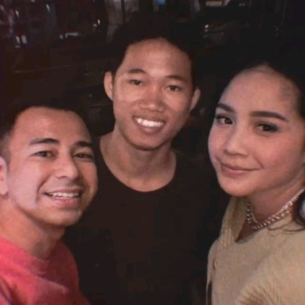 JASA PROFESIONAL EDIT FOTO BARENG ARTIS/FOTO EDIT PRO/RESTORASI FOTO/FOTO Bareng IDOLA/FOTO BARENG F