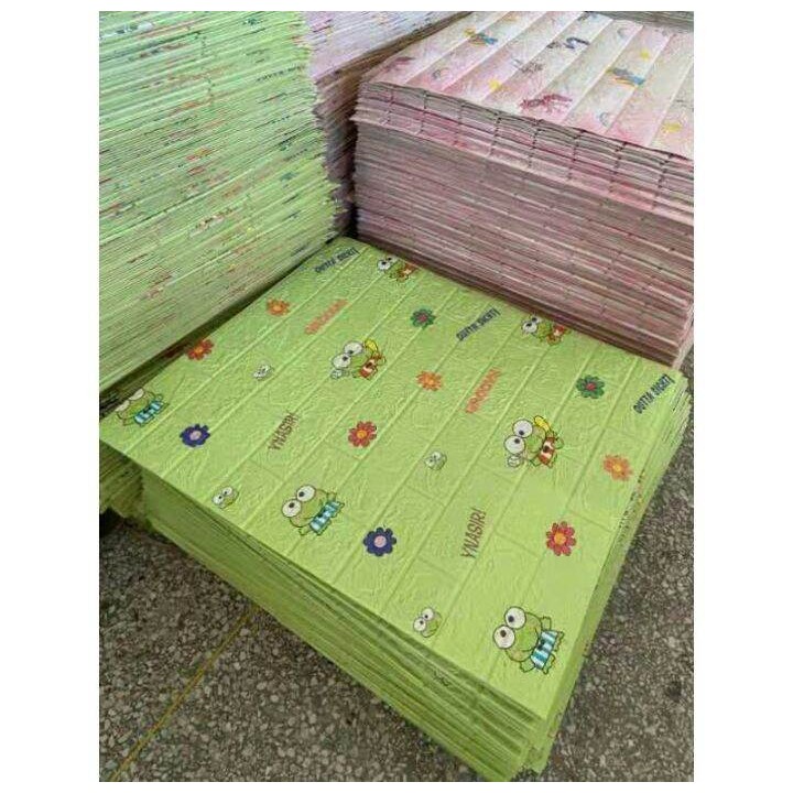 Wallpaper dinding 3D Foam brick motif kartun keropi doraemon hk hello kitty ukuran 70x77cm keroppi