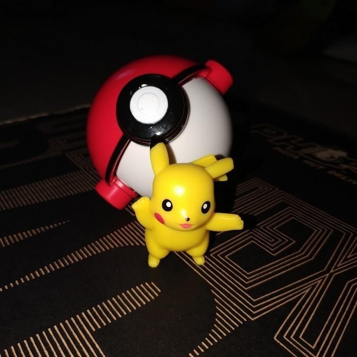 Novice KFC Chaki kids meal promo - pokemon indonesia pokeball figure Pikachu