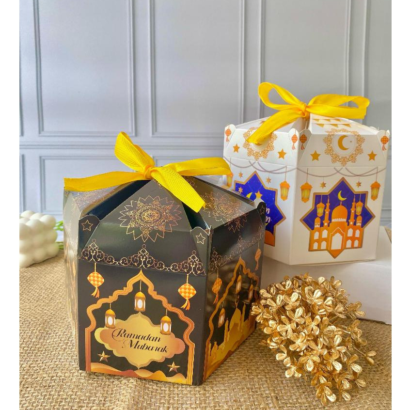 

1pcs Box Hampers Random Eid Mubarak 2025/Kotak Hampers Toples Idul Fitri 2025/PAPER BAG LEBARAN/KOTAK SOUVENIR LEBARAN IDUL FITRI