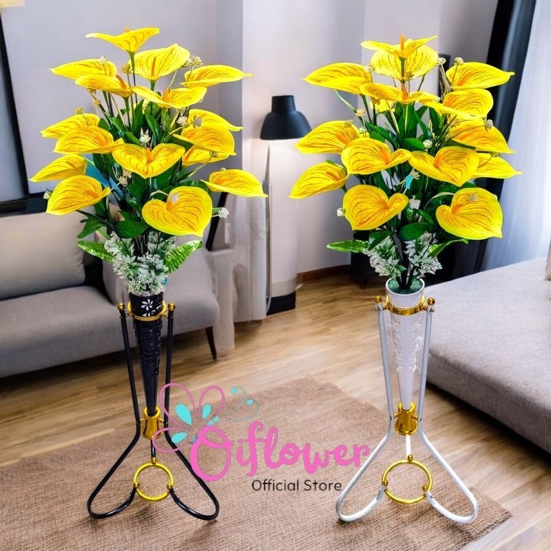 

Bunga hiasan Anthurium Lily 18.Kuntum Dengan Pot Standing Besi Corong Plastik Hiasan Sudut Ruangan